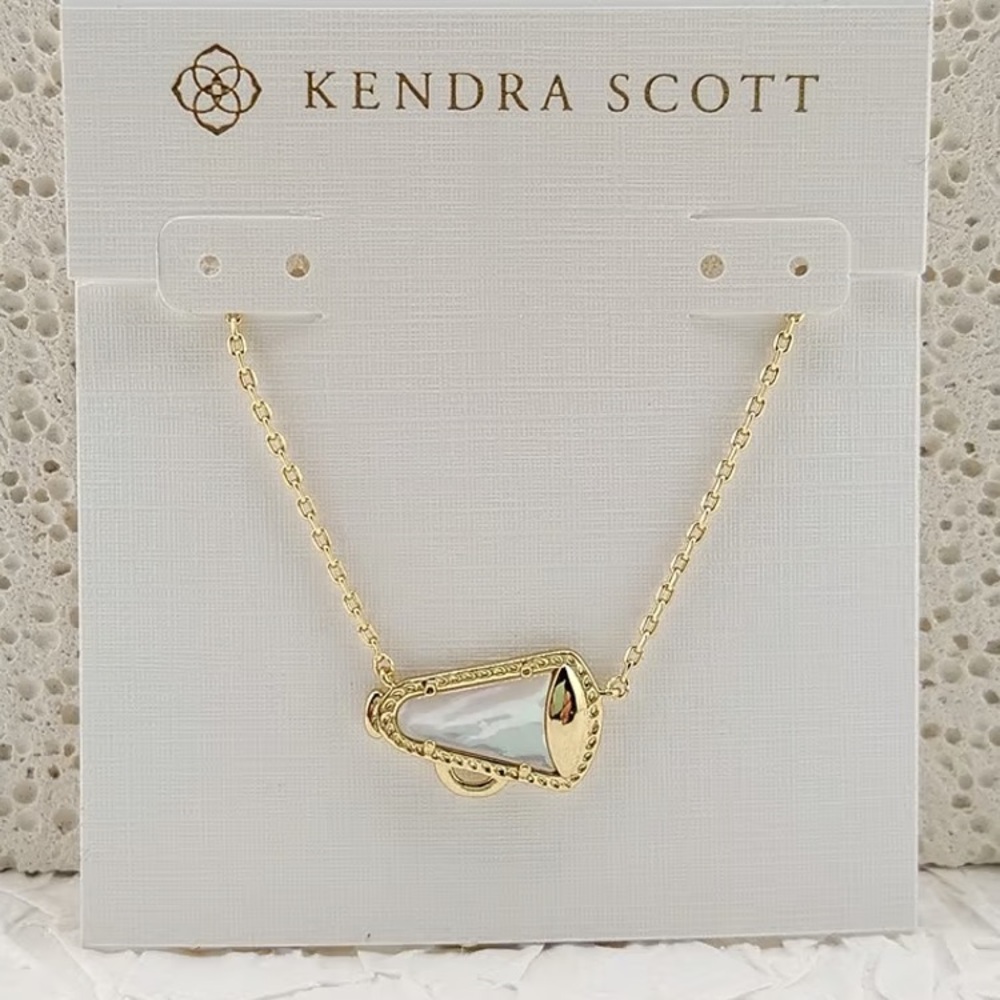 Kendra Scott Cheer Gold Short Pendant Necklace